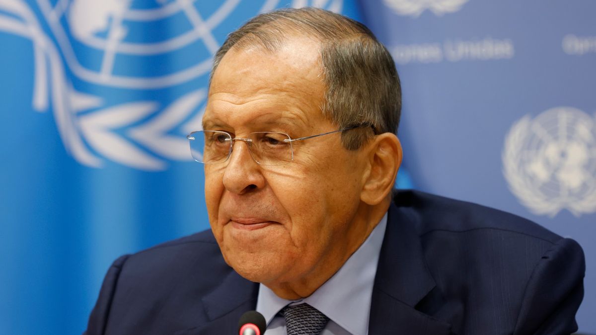 Lavrov: Rusko nepotřebuje na Západě tolik diplomatů, nemají nic na práci
